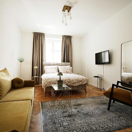 Center City Apartment 3 ซาเกร็บ ภายนอก รูปภาพ